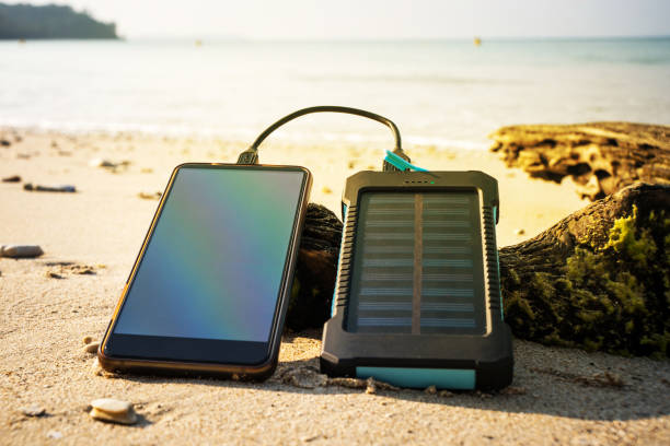 Фото Как правильно выбрать повербанк для смартфона - наличие солнечной панели