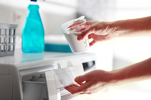 Фото як залити воду в пральну машину автомат - помістіть пральний порошок або гель у спеціальний відсік
