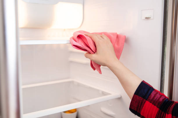 Фото холодильник работает но не морозит - необходимо регулярно проводить профилактику
