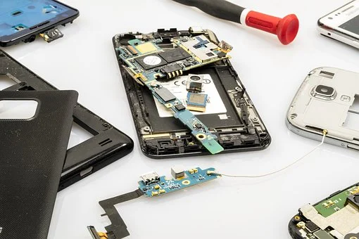 Фото Процесс ремонта мобильного телефона