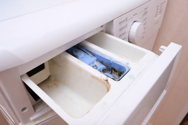 Фото чому з пральної машини неприємний запах - почистіть ємність для порошку і ополіскуючих засобів