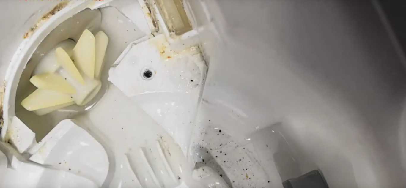 Фото чому не зливає посудомийна машина - перевірте зливний насос