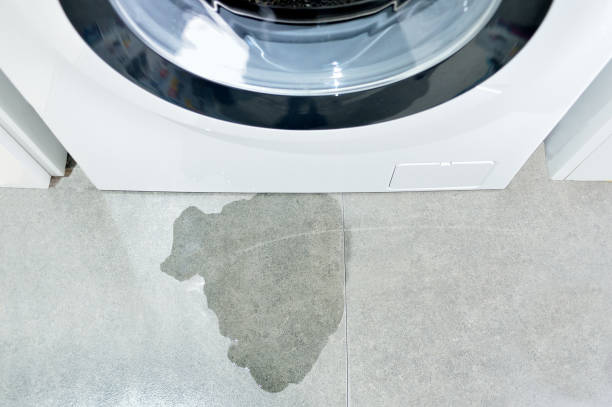 Фото течет стиральная машина снизу - одна из причин неправильное использование